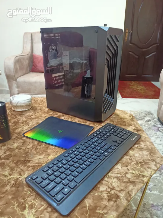كمبيوتر جديد بكرتونة استعمال خفيف شهر واحد مواصفات ممتازة  مع كيبورد وماوس وايرلس  نوع لينوفو