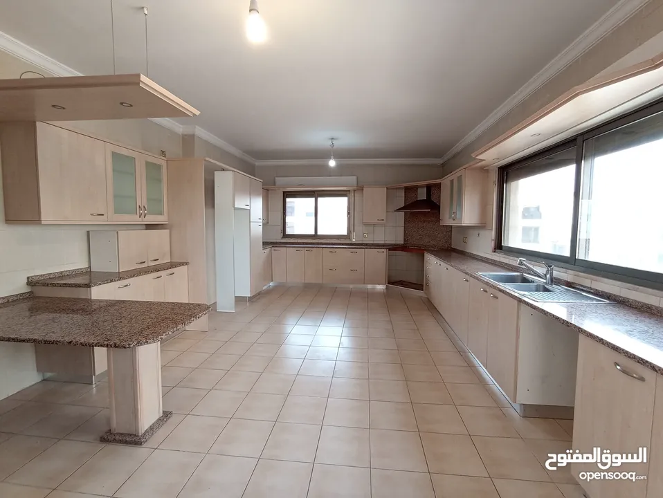 شقة غير مفروشة للإيجار 300م2 ( Property 19203 )-174847862