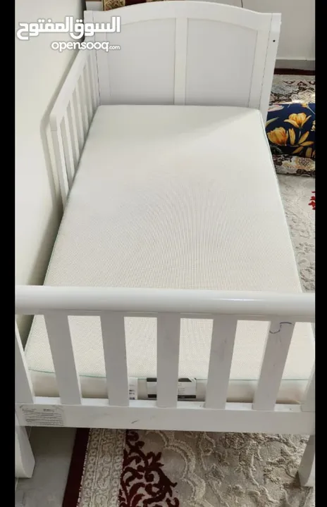 سرير اطفال غير مستخدم من هوم سنتر - Opensooq