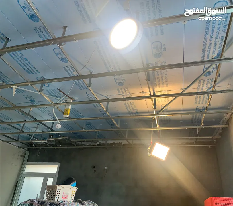 صيانة كهرباء و ماء مع أعمال صباغة