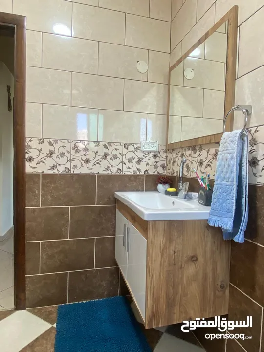 شقة مميزة بإطلالة رائعة سوبر ديلوكس على الشارع الرئيسي. منطقة خلة قيس قريبة جدا على بيت جالا ...