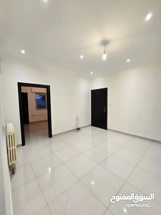 شقة فارغة للإيجار في عبدون - ref : 14410