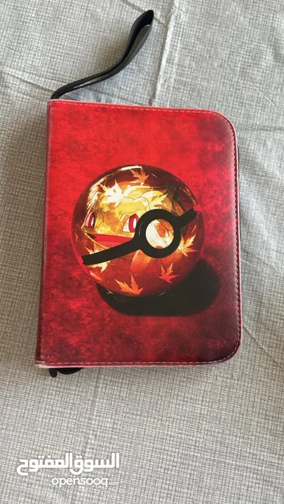 Pokémon card holder, with 15 trainers, 85 Pokémon cards,12 energy cards, a total of 112 Pokémon car