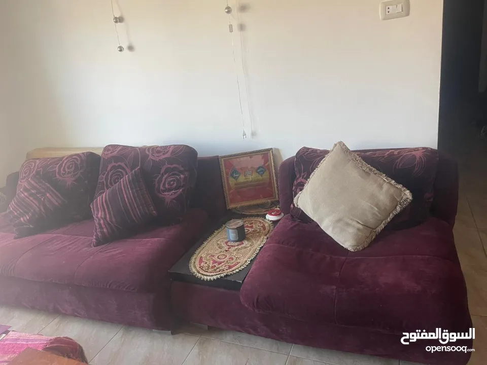 طقم كنب مع طاولات  بسعر حرق