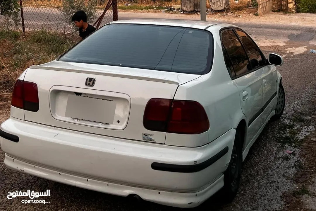 هوندا سيفيك 97 للبيع فحص واحد مضروب واحد جيد دقتين غرفتها اصليه ما في لا غيار واجهه