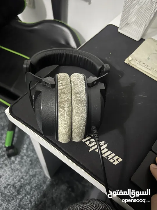 سماعة شبه جديدة Beyerdynamic dt 770 pro  بيرداينامك 80ohm