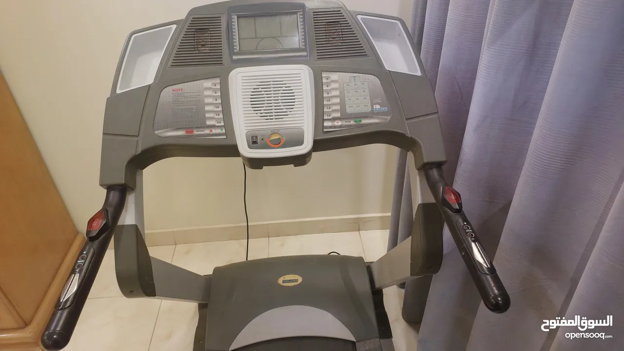 Heavy-Duty Gym Treadmill in Excellent Condition