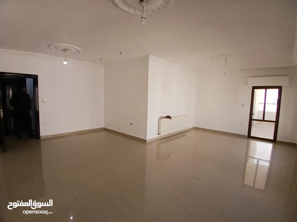 شقة فارغة للايجار في مرج الحمام 200 متر