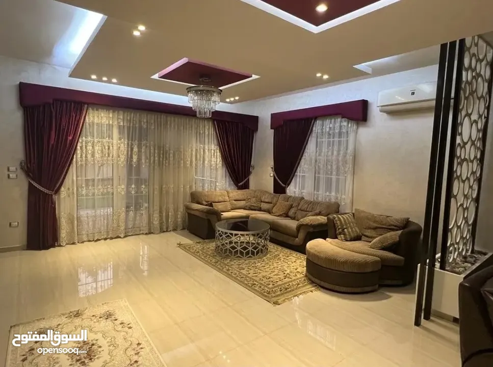 اميز لوكيشين بالكمبوند prime location ---------------------------- 3غرف + 2حمام  علي مساحه:131م