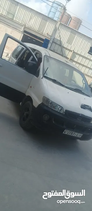 ايمن ابو مؤمن