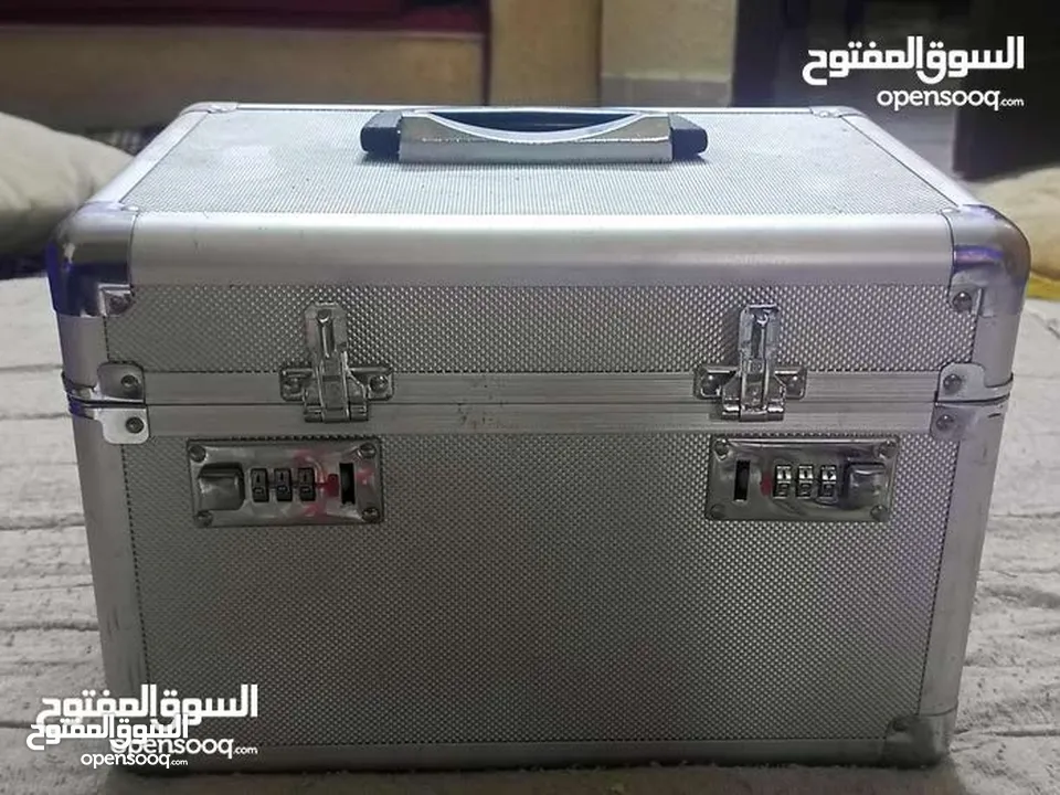 جهاز تنظيف بشرة هيدرافيشال 6 * 1 مستعمل شيء بسيط جدا بحال الوكالة مع جميع قطعه ومعظم قطعه لم تستخدم