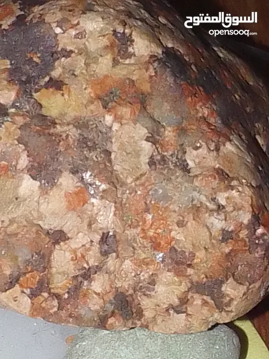 لا اريد المبالغه بأسماء وصفات احجاري ولكن إبحث عن نوعية وسعر كل حجر وما قوة الحجر ولإي اسباب يستخدم