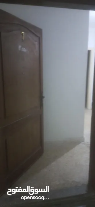 شقه فارغه 150م على 220 دوار العيادات