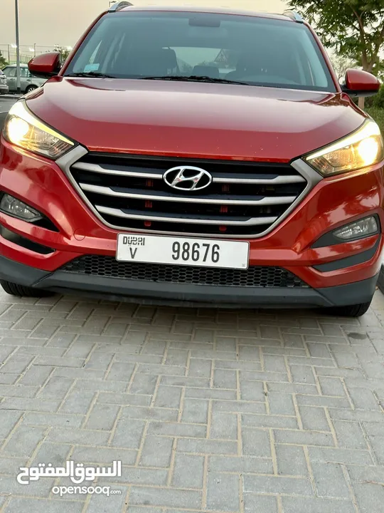 Hyundai Tuscan lady driving