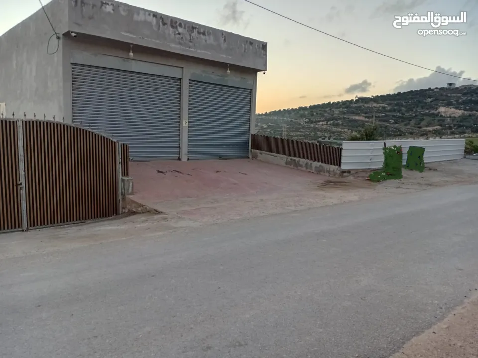 منزل مع حواصل مع ارض مستقل للبيع بناء جديد