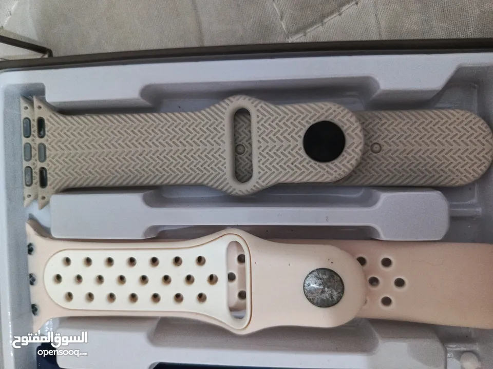 ساعه smart watch (c60 Ultra 3) مع كرتونتها و شاحنها و كساكتها مشحونه فقط 10 مرات الساعه كأنها جديده