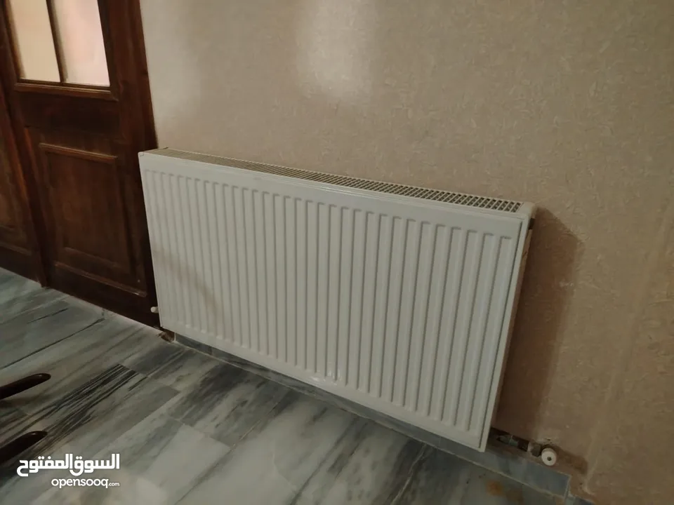 شقة أرضية للبيع في ابو نصير 240م مع مدخل مستقل وكراجين وتشطيبات فاخرة وفرش جديد بسعر مميز و اطلالة
