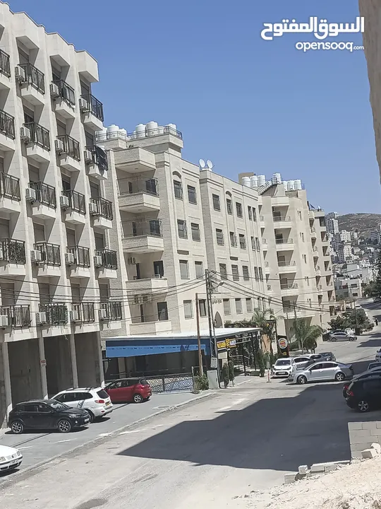 شقه مشطبه جاهزه في منطقه استثمارية تصلح للإستثمار لسكن الطالبات أو السكن العائلي خلف مطعم بحري .