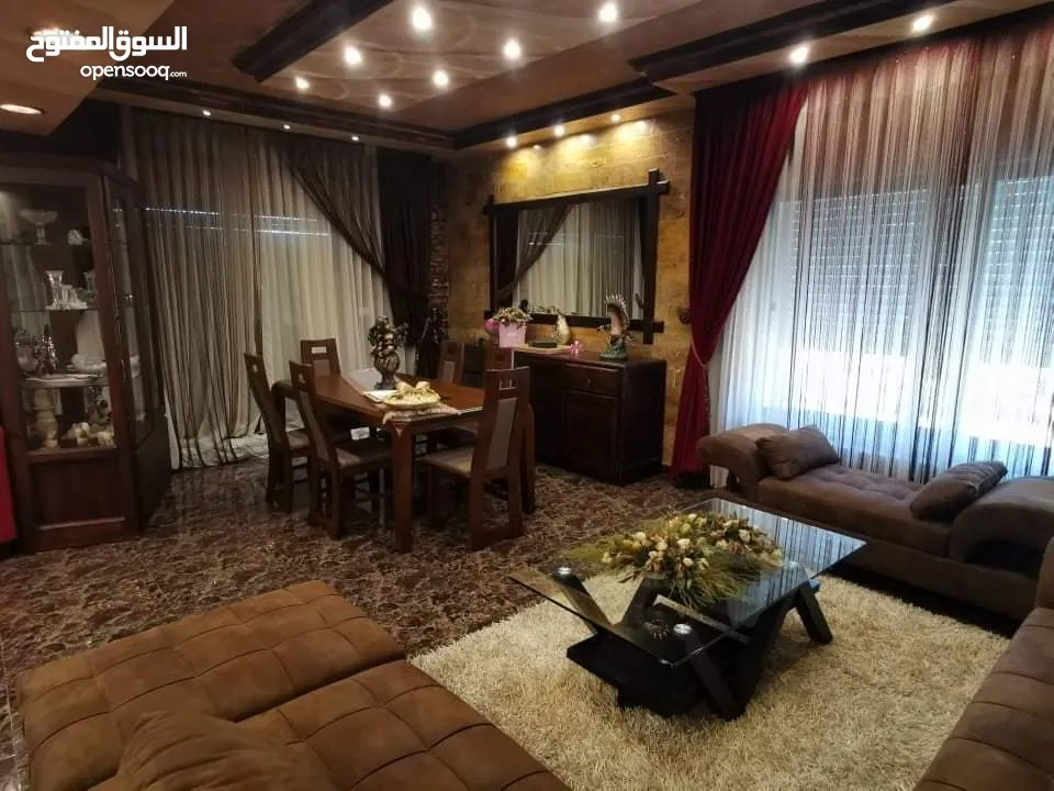 من المالك مباشره - الفحيص - روف اربع غرف ماستر مع طله بانوراميه