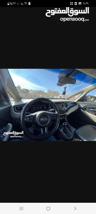 كيا كارينز 2014 نظيفة جدا للبيع بسعر مغري جدا سيارة عائلية و عملية