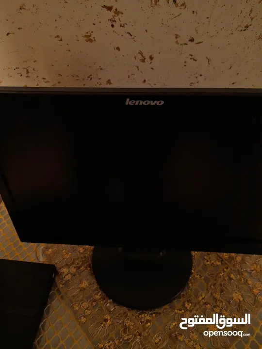 شاشة كمبيوتر نوع لونوفو 19 بوصه للبيع