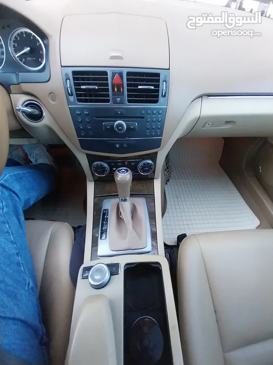 Mercedes-Benz C200 وارد الوكالة و صيانة الوكالة