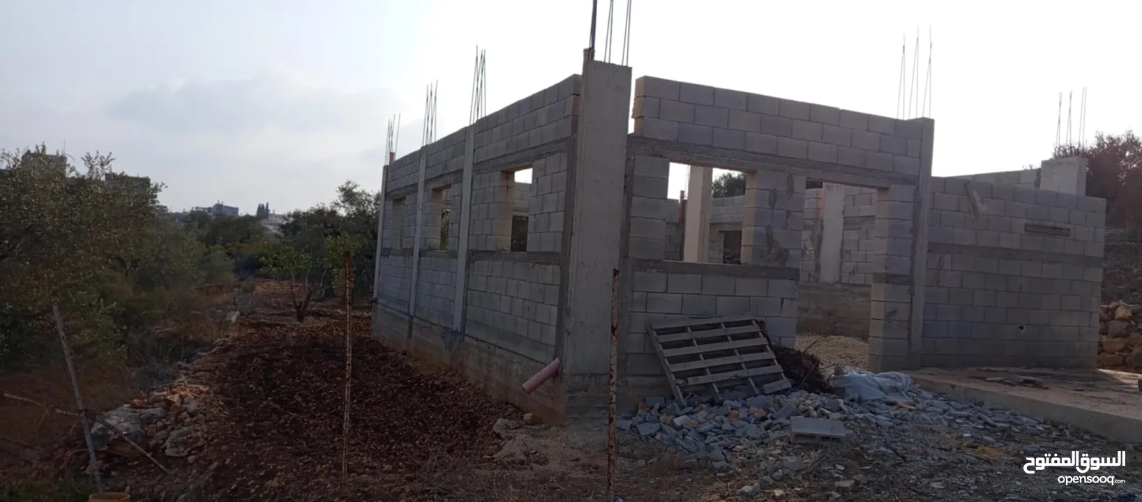 قطعة ارض مع بيت عظم للبيع