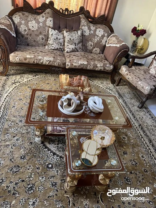 طقم طاولات وسط زجاج