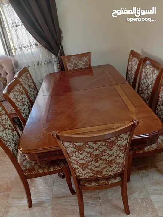 طاولة سفرة 8 كراسي  جديده ولا خدش فيها