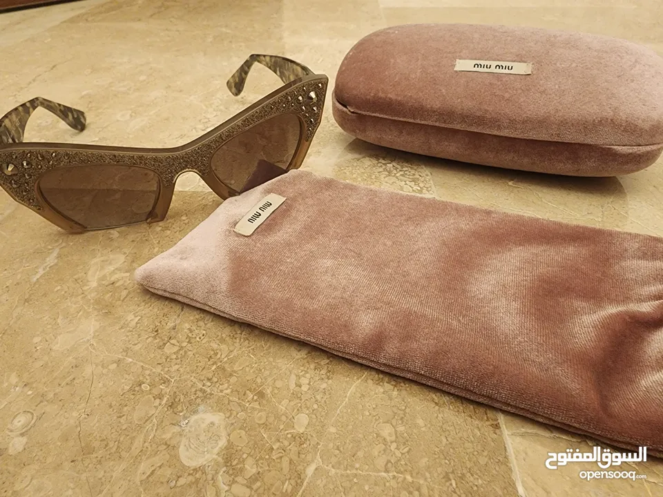 نظارات شمسية ماركة miu miu