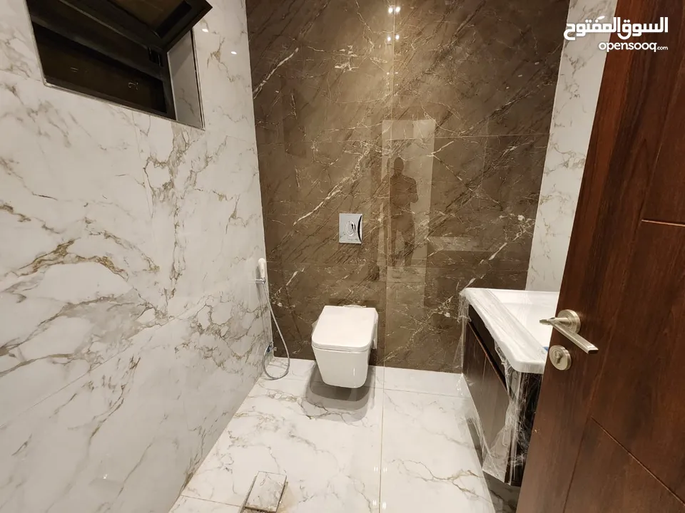 شقة للبيع على طريق المطار ( البنيات ) ref : 14366