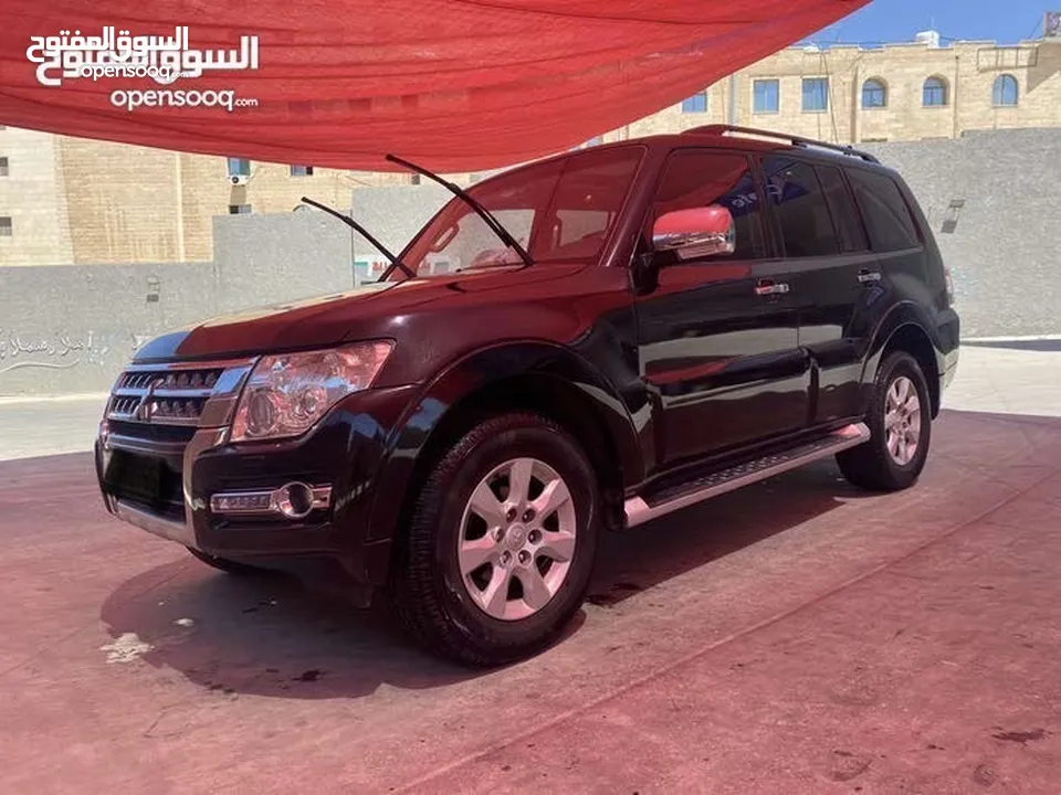 ميتسوبيشي باجيرو فل اضافات لون اسود للإيجار اسعار مميزة للفترات الطويلة