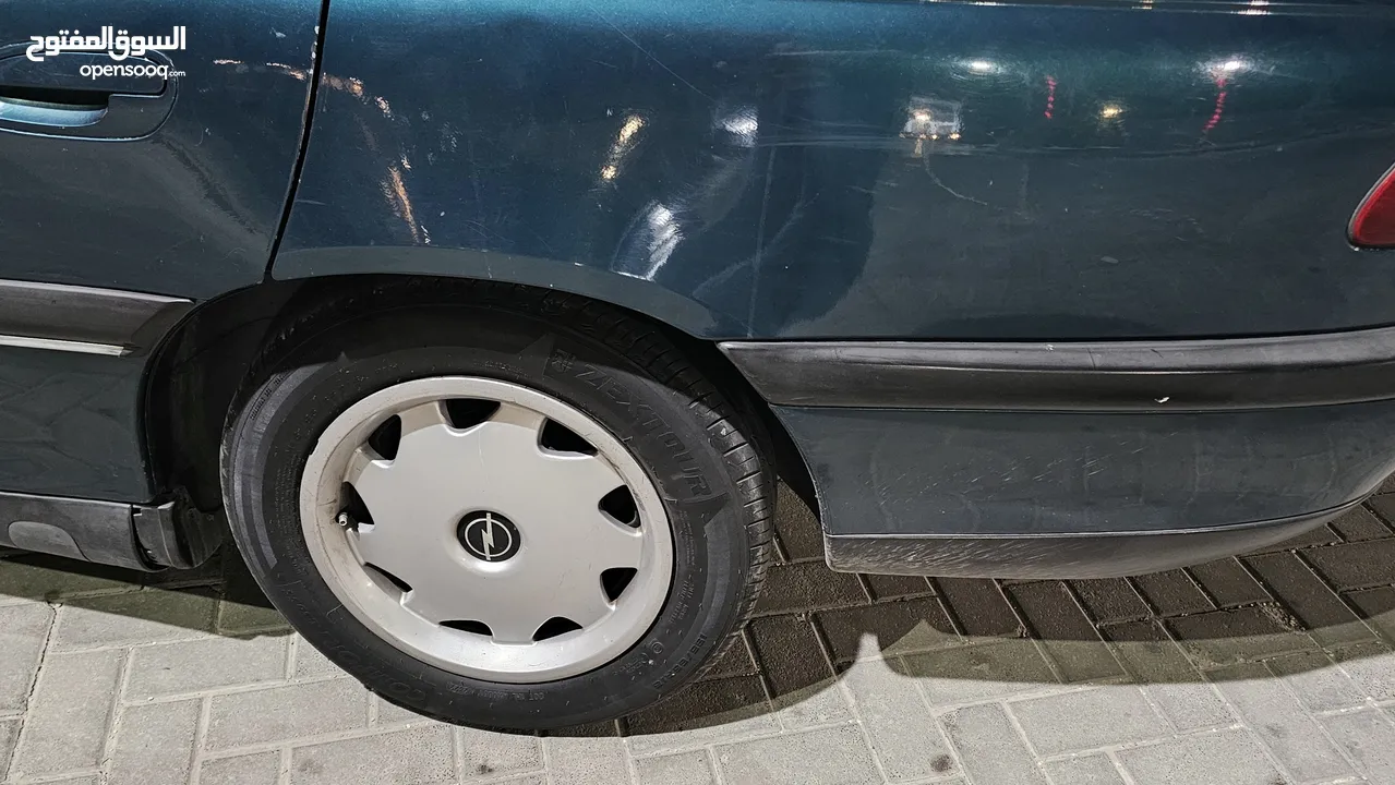 اوبل اوميجا للبيع السياره ب حاجه ل صيانه (القير + صنوبرصات) كاوشك جديد كراسي كهرباء السياره فحص خالي