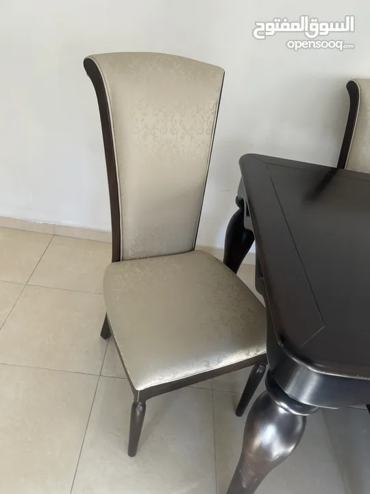 طاواة سفرة خشب زان بحالة ممتازة