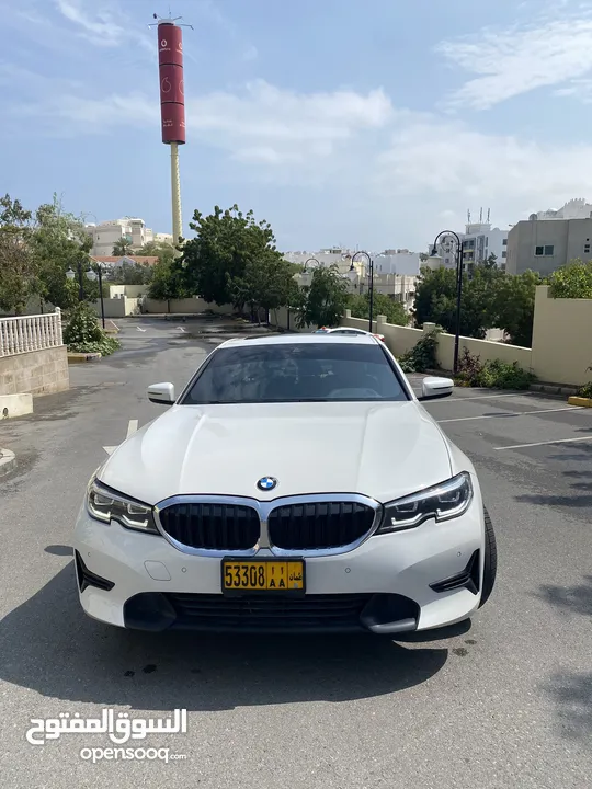 BMW 330 نظيفة جدا و حادثها خفيف جدا