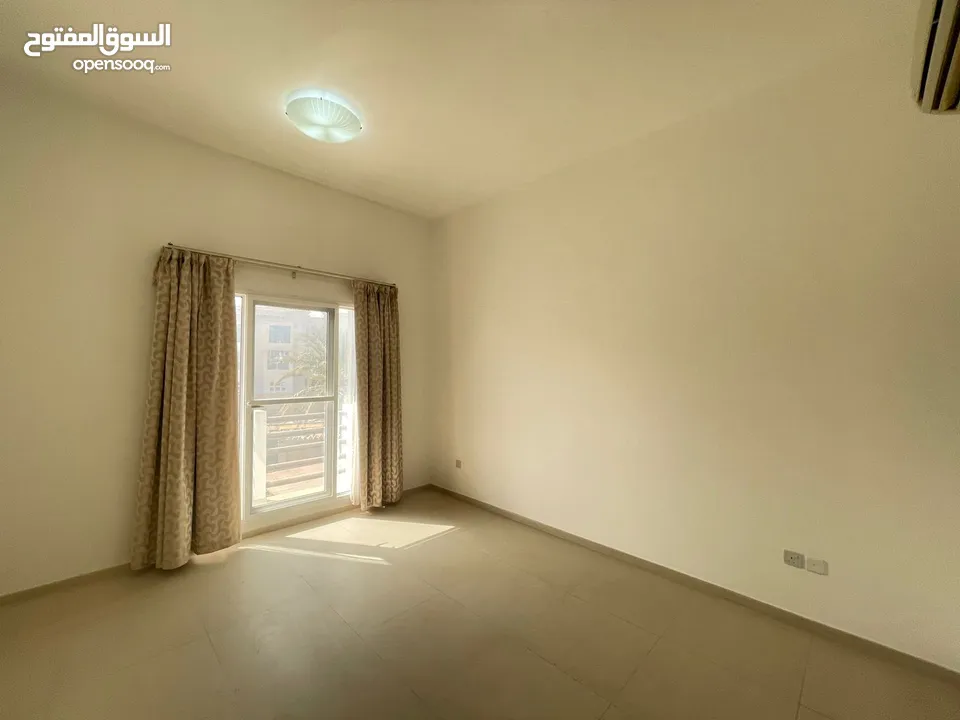 4 BR Lovely Townhouse in Madinat Qaboos