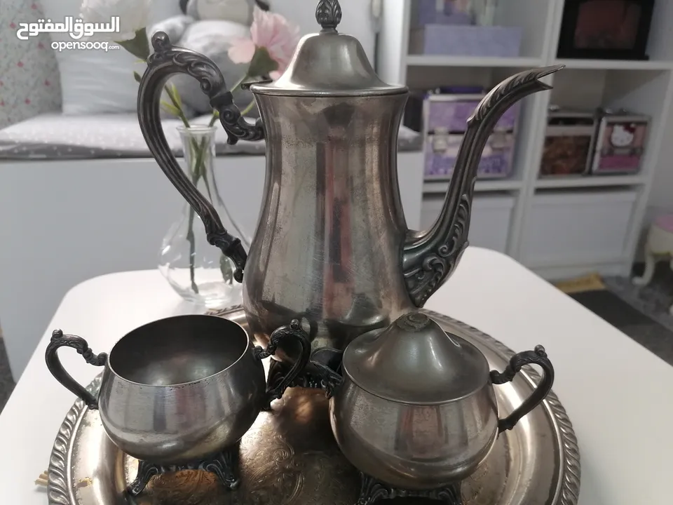 طقم قديم لعشاق الكلاسيك والأنتيكا