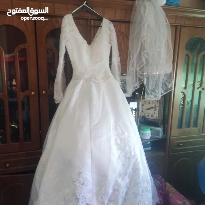 فستان فستان عروس مستعمل مره وحده لبس خاص للبيع بسعر مغري جدا التواصل للجادين فقط