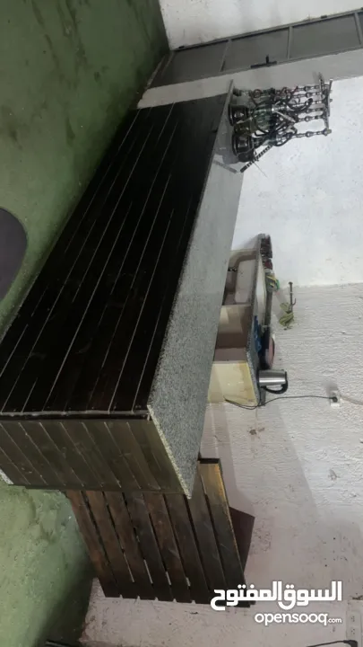 شاشات وثلاجة وطاولة امريكي شبه جديدة