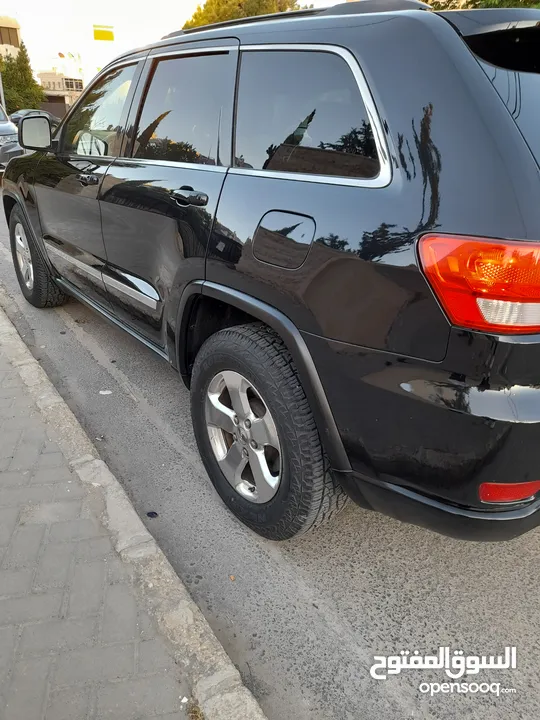 Jeep Grand Cherokee 2011                                                          Laredo 4x4