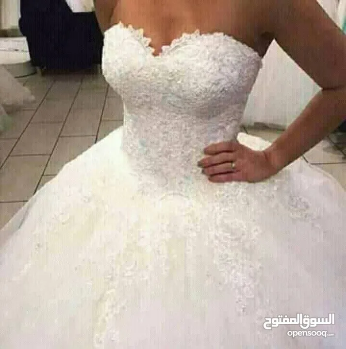 فستان ابيض