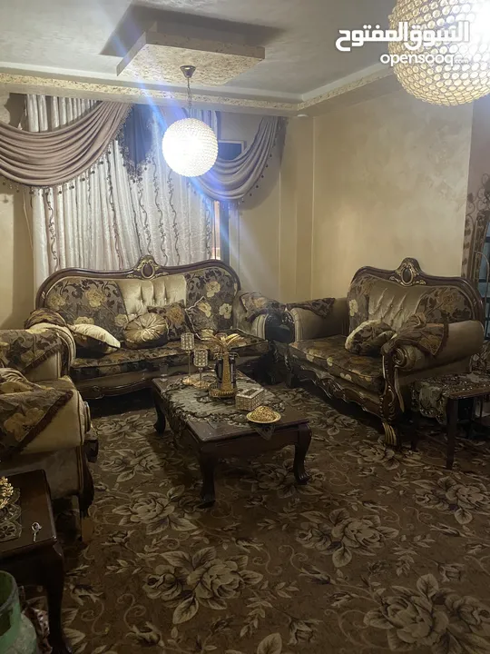 شقة للبيع.