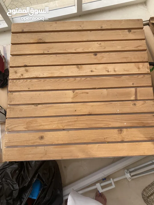 للبيع طاولتين خشب