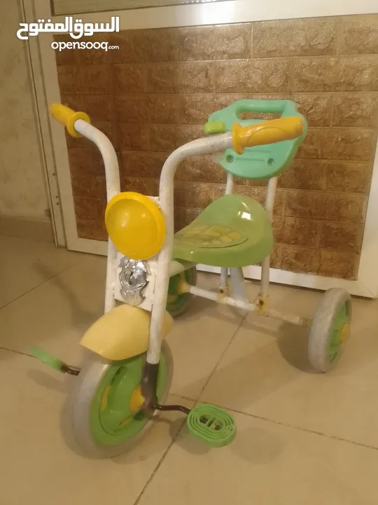 بسكليت بحاله ممتازه لعمر 3 سنوات