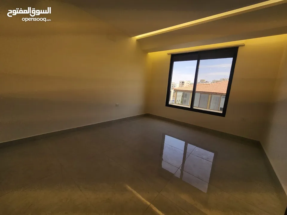 شقة فارغة للبيع بين الدوار الرابع و الخامس - ref: 14608