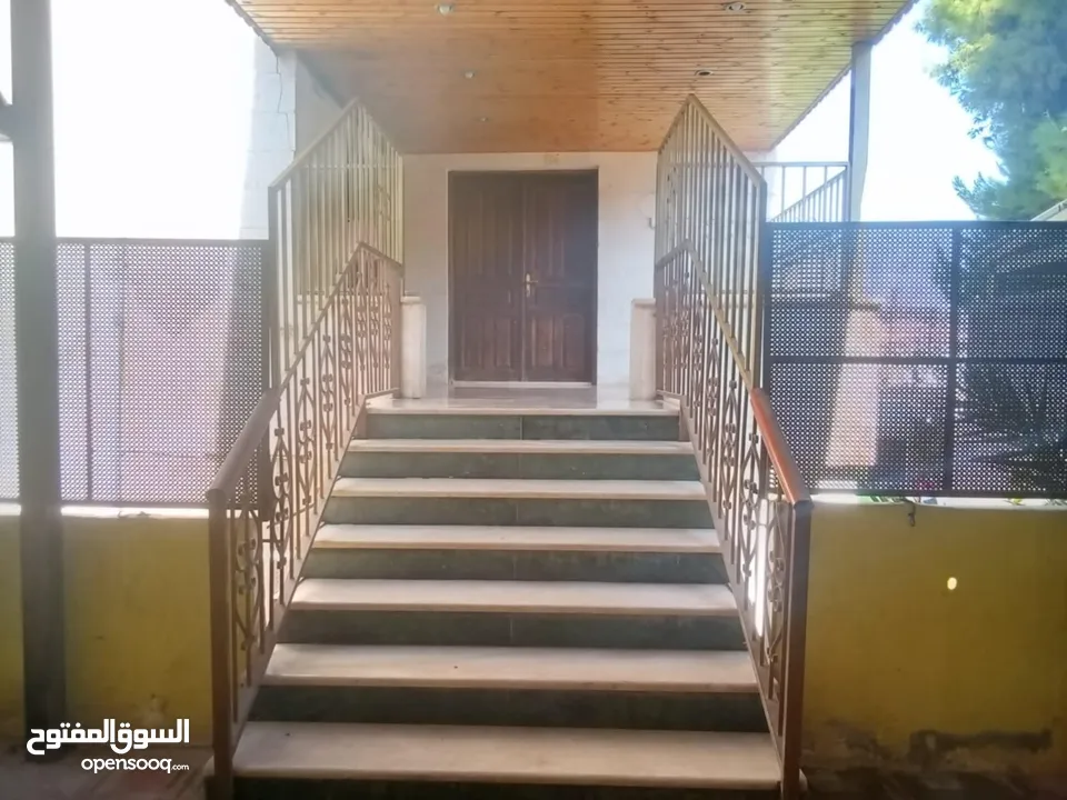 مدرسة للبيع من الصف الأول للسادس لعدم التفرغ عمان قابل للتفاوض