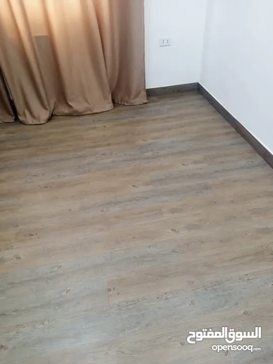 بلاط ارضيات باركيه p.v.c سماكه 2مم وكفاله من التقشير