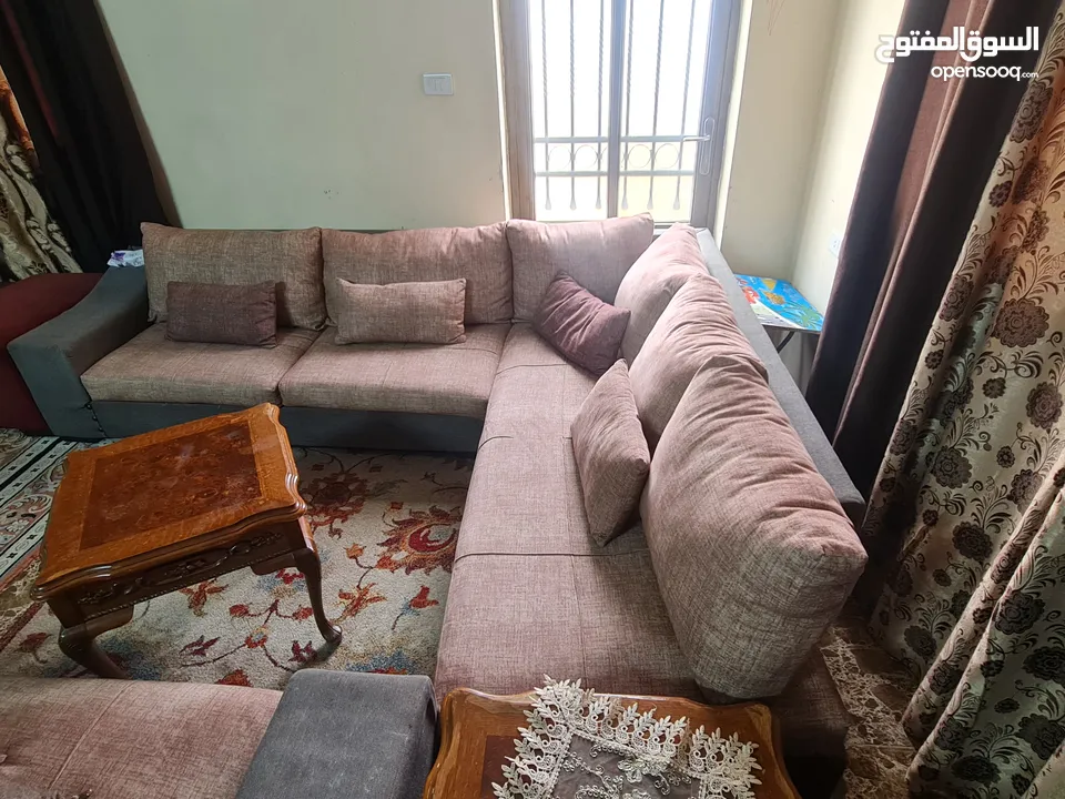 طقمين كنب للبيع تفصيل بحاله جيدة مستعمل بحاله جيدة للبيع