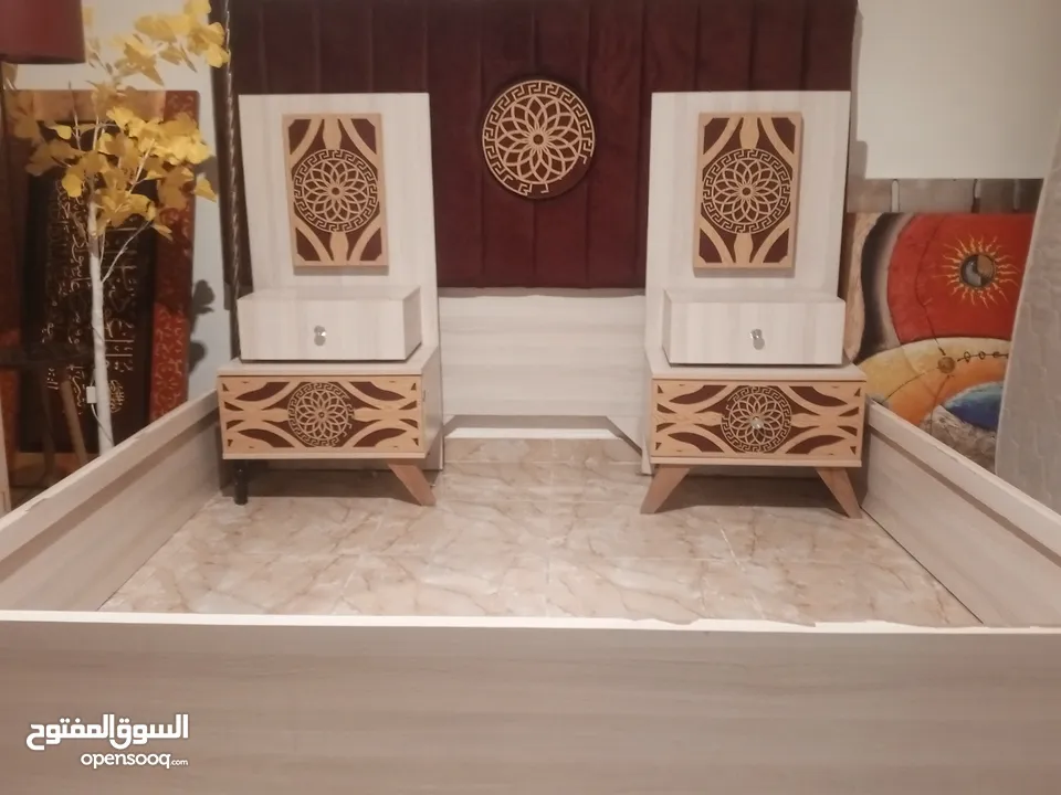 تخت مجوز مع خزانة مع 2 كوميدينا للبيع