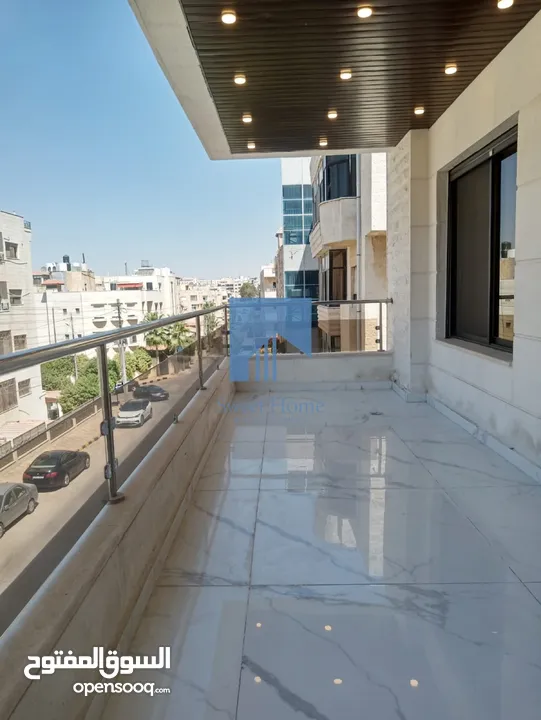 شقة فاخرة للبيع في الرابية  - خلف الإتصالات ( Orange ) طابق ثالث 195م مع روف دوبلكس 110م لم تسكن